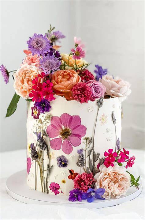 Introduction to Edible Flower Cake Decorations