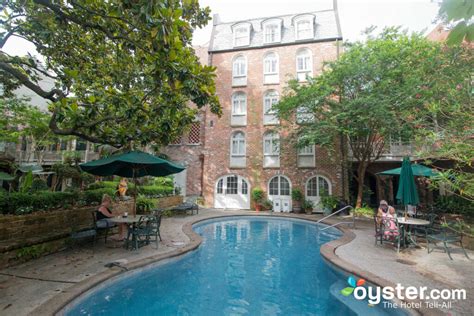 Inviting Courtyard Place d'Armes Hotel