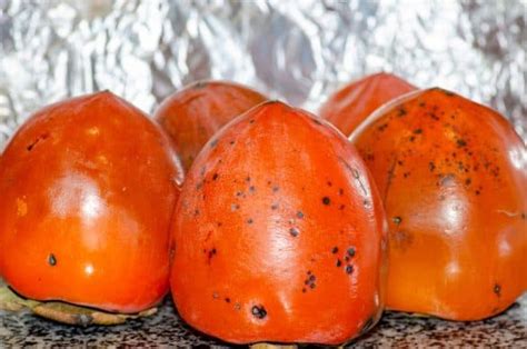 Discover the Edibility of Persimmon Skin: A Surprising Revelation!