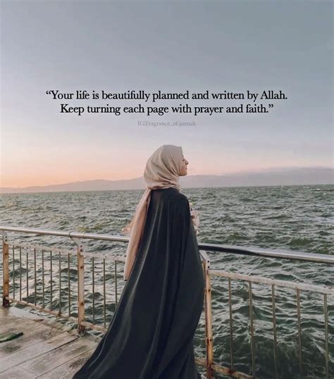 Islamic Quotes Girl