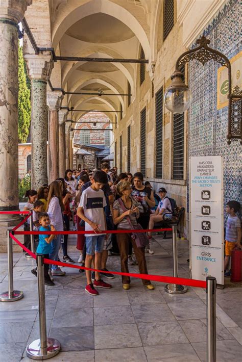 Istanbul queue lines