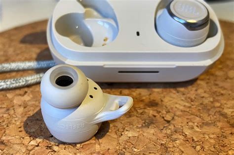 JBL Reflect Flow Pro call quality and connectivity