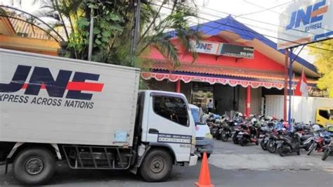 JNE Trucking Lama in Indonesia