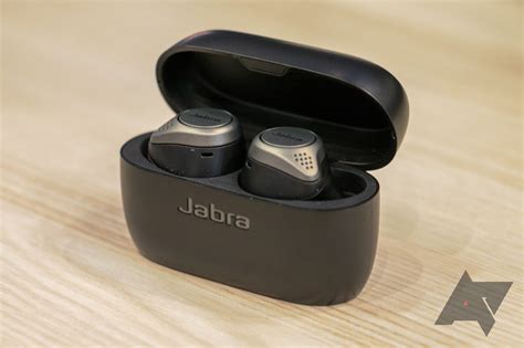 Jabra Elite 75t earbud charging