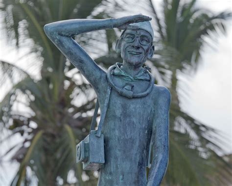 Jacques Cousteau statue