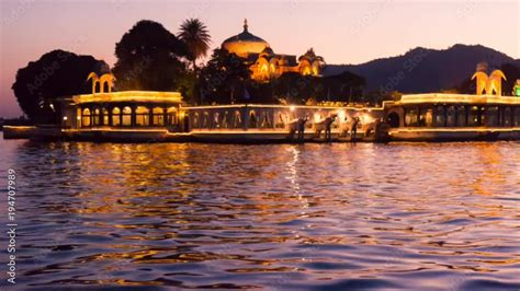 Jag Mandir Architecture
