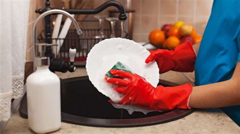 Jangan Gunakan Mesin Cuci Piring untuk Gelas Kristal