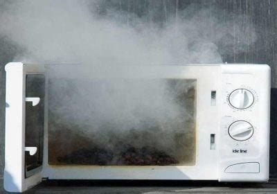 Jangan Memasukkan Gelas Keramik ke dalam Microwave