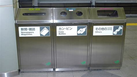 Tempat Sampah Bahasa Jepang di Stasiun Kereta Api