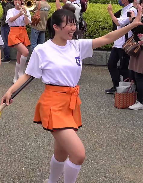 チームワークを誇るチアダンス部員たち
