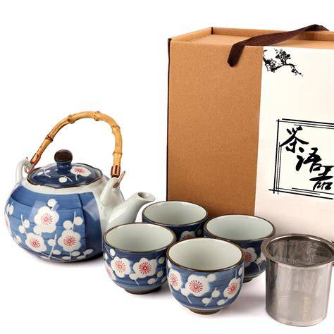 伊藤聡信の器をあしらった食卓の風景