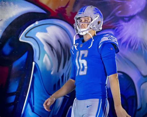 Jared Goff throwing a touchdown pass