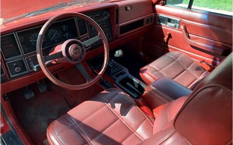 Jeep Cherokee Chief Interior