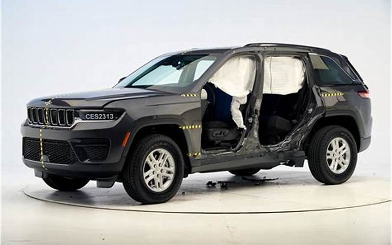 Jeep Grand Cherokee 2013 Safety