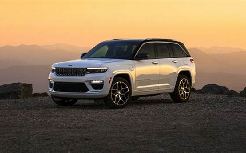 Jeep Grand Cherokee Summit Features