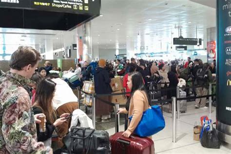 JetBlue's Check-In Chaos: System Crashes Cause Long Waits