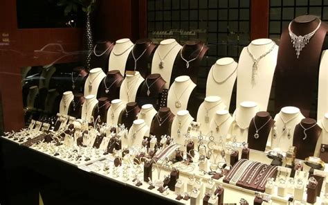 Jewelry Stores - Details to Look for Before Choosing a Shop to Buy from