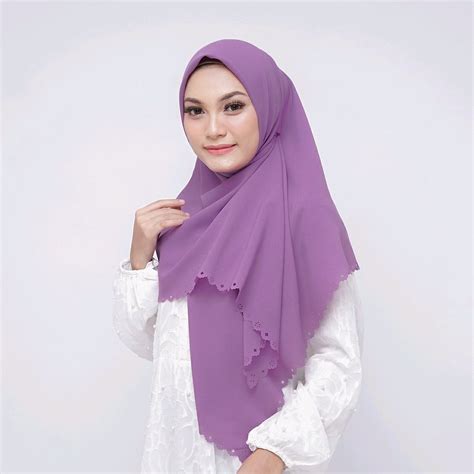 Jilbab warna ungu tua
