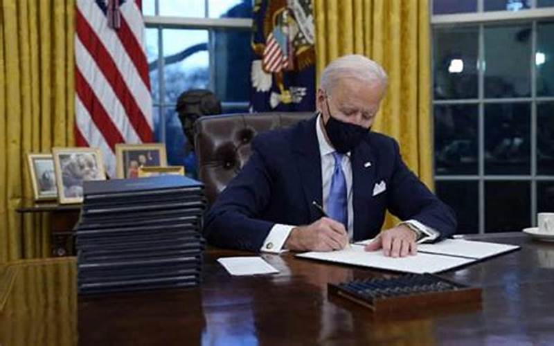 Joe Biden Signs Juneteenth Bill