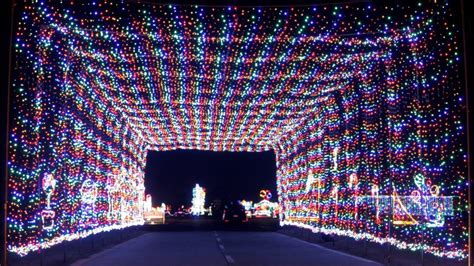 Magical na Pagpapailaw ng Jones Beach: Makatutuwang Light Show Upang Ibahagi ang Presyo ng Pasko!