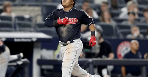 Jose Ramirez making a defensive play