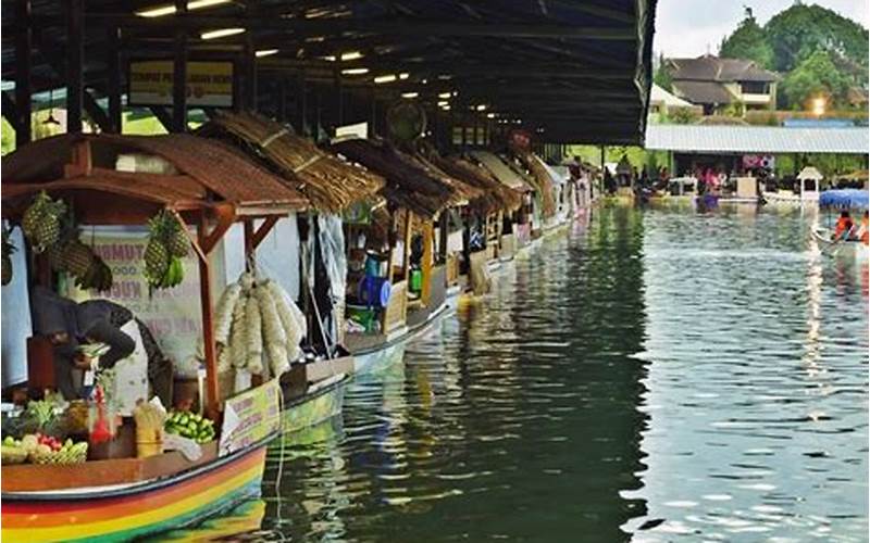 Judul 6: Floating Market Lembang