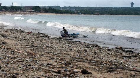 KKP Gandeng Anak Usaha BUMN Bersihkan Sampah di Laut Pakai Aplikasi