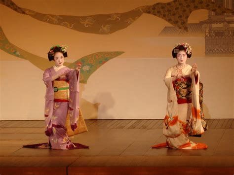 Kaku dalam seni tari tradisional Jepang