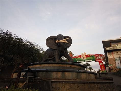 Kampung Gajah Wonderpark Cihampelas