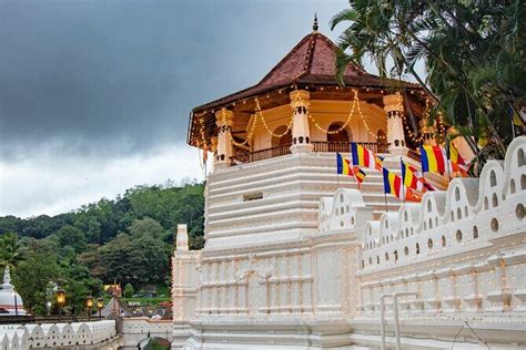 Kandy Day Tour Guide