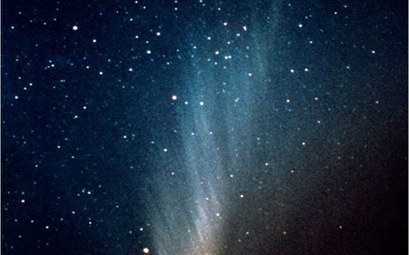 Karakteristik Komet West