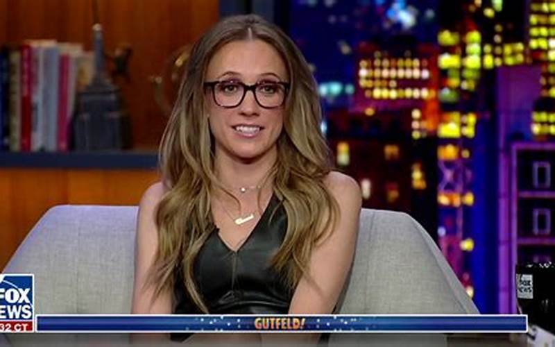 Kat Timpf Wearing Her Necklace On Fox News