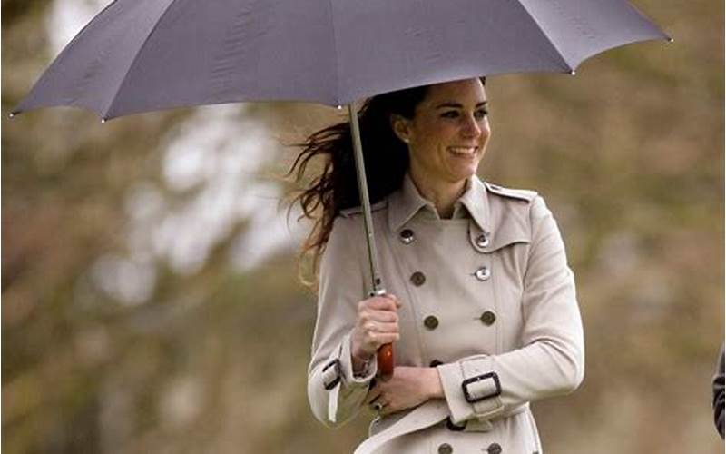 Kate Middleton'S Classic Trench Coat