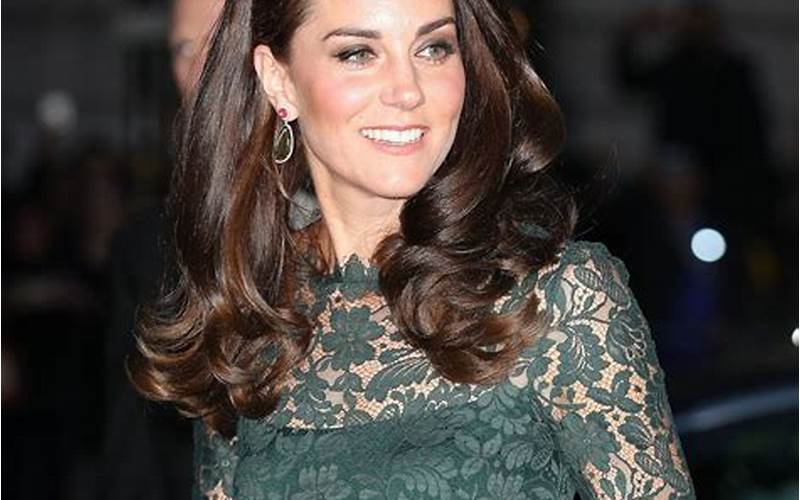 Kate Middleton'S Lace Dress