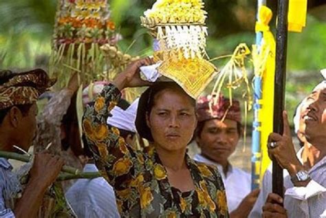 Kearifan Lokal Di Indonesia: Memperkenalkan Warisan Budaya Yang Unik