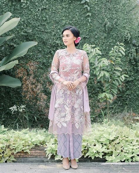 Kebaya Brokat