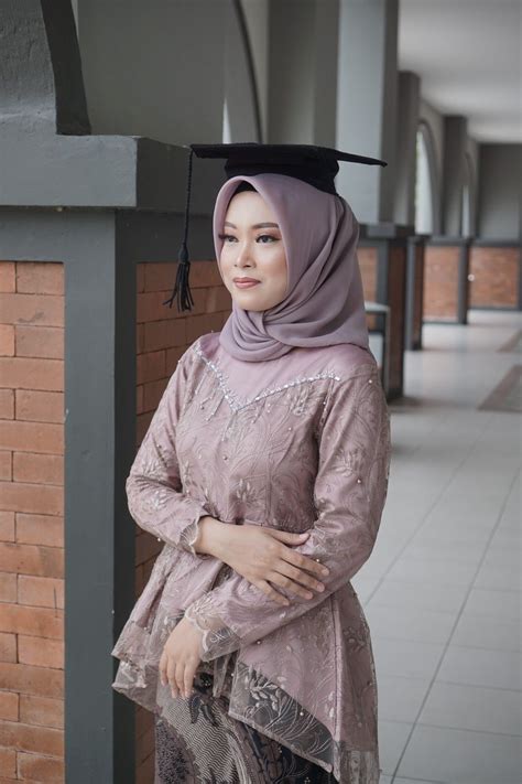 Kebaya Wisuda Hijab Detail Bordir