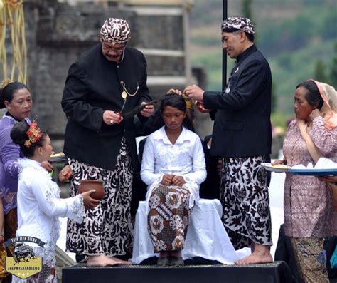 Kebutuhan Pakaian untuk Festival