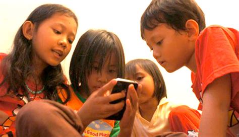How Cellphone Dependency is Affecting Indonesians