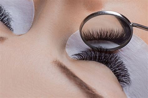Keep Eyes Looking Full With an Eyelash Extension Gold Coast Product
