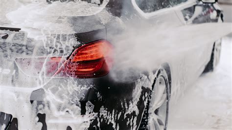 Keeping Your Vehicle Shiny Between Washes