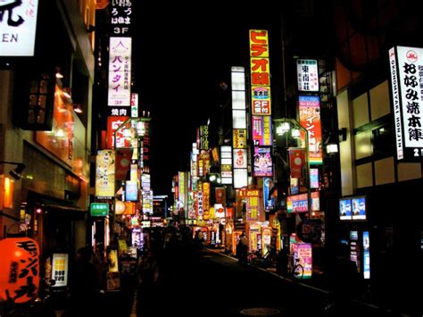 Kehidupan Malam di Jepang Mulai Dipengaruhi oleh Jam Setengah 4 Sore