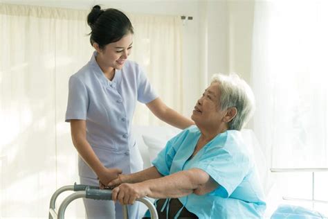 Kelebihan dan Kelemahan Sistem Perawatan Lansia di Jepang