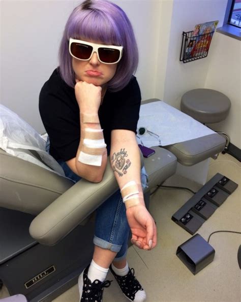 Kelly Osbourne shares painful tattoo removal session in
