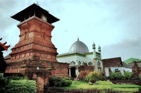 Soal Tentang Kerajaan Demak: Menelusuri Sejarah Pemerintahan Islam Awal di Nusantara