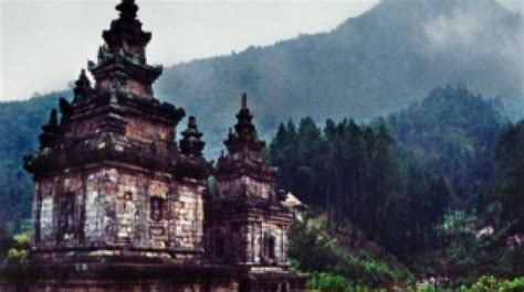 Kerajaan Islam Pertama di Pulau Jawa Adalah