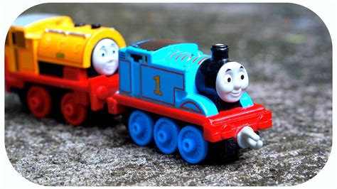 Kereta Kereta Api Mainan: Cerita Tentang Kereta Kecil Yang Berkelana Melintasi Dunia