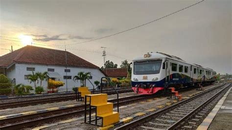 Kereta Api Lokal Cirebon - Surabaya