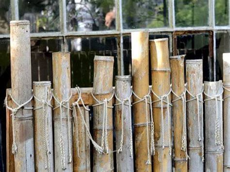 Kerjakan Sendiri : Cara Membuat Pagar dari Bambu Utuh yang Bagus