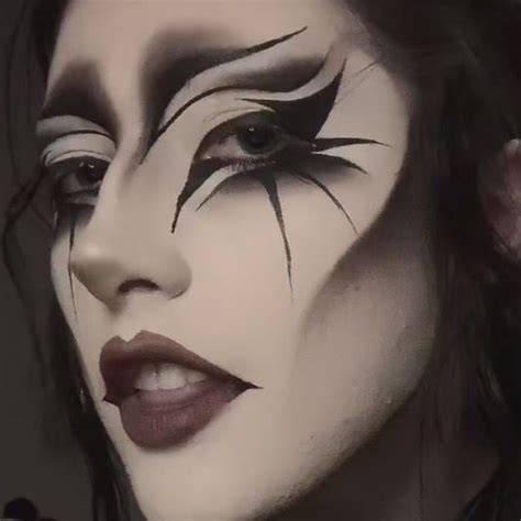 Key Elements of Gothic Makeup